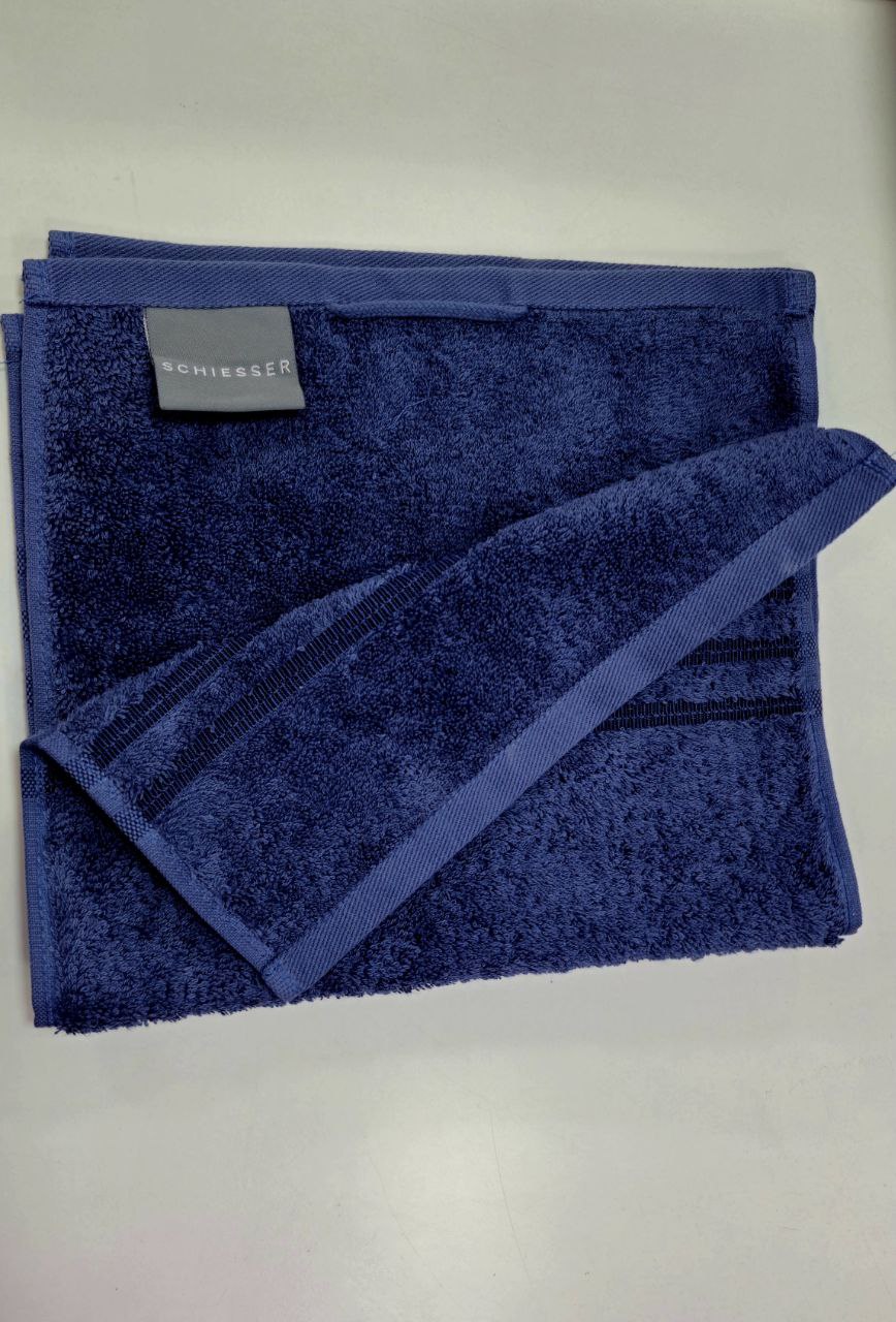 حوله دست و صورت ترک